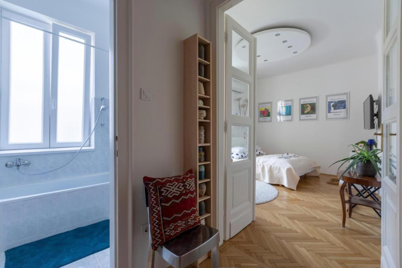 Gorgeous Flat Right Near The City Center Budapest Bagian luar foto