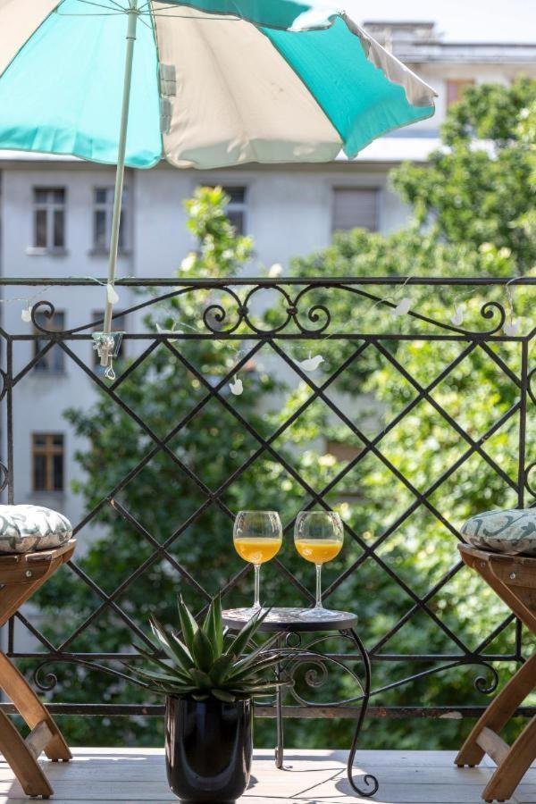 Gorgeous Flat Right Near The City Center Budapest Bagian luar foto
