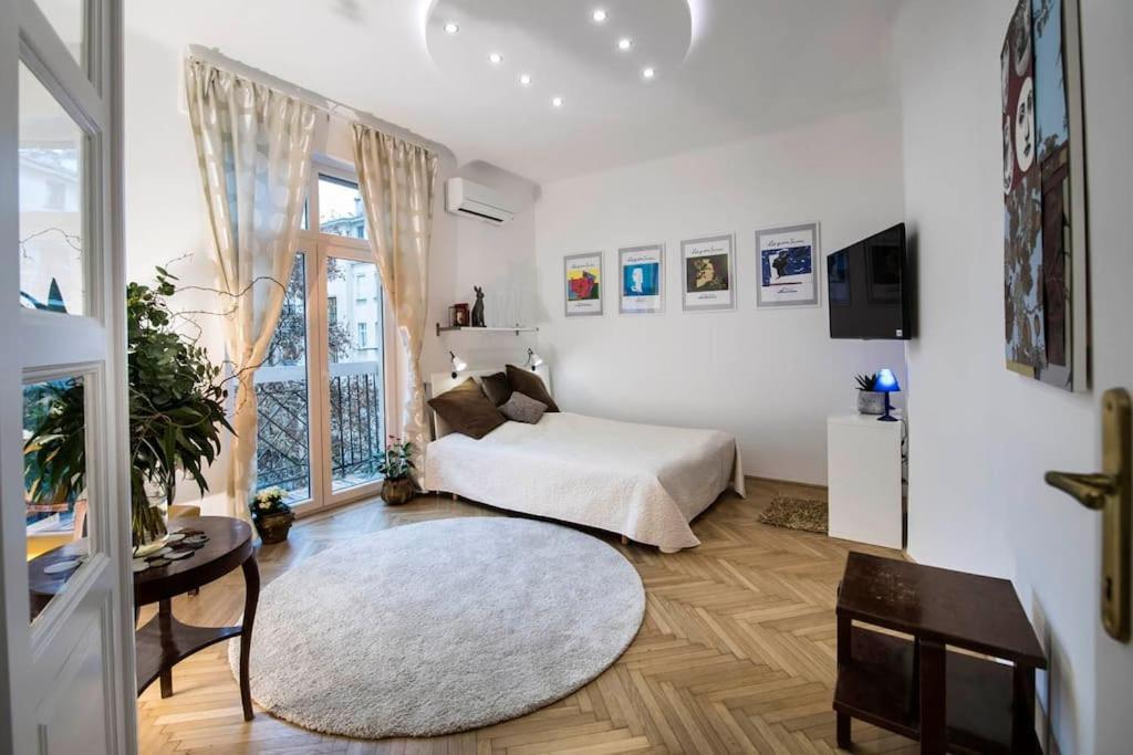 Gorgeous Flat Right Near The City Center Budapest Bagian luar foto