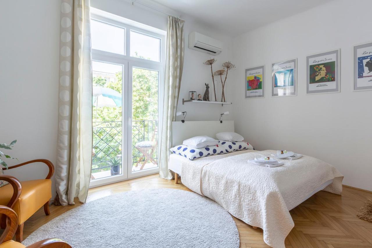 Gorgeous Flat Right Near The City Center Budapest Bagian luar foto