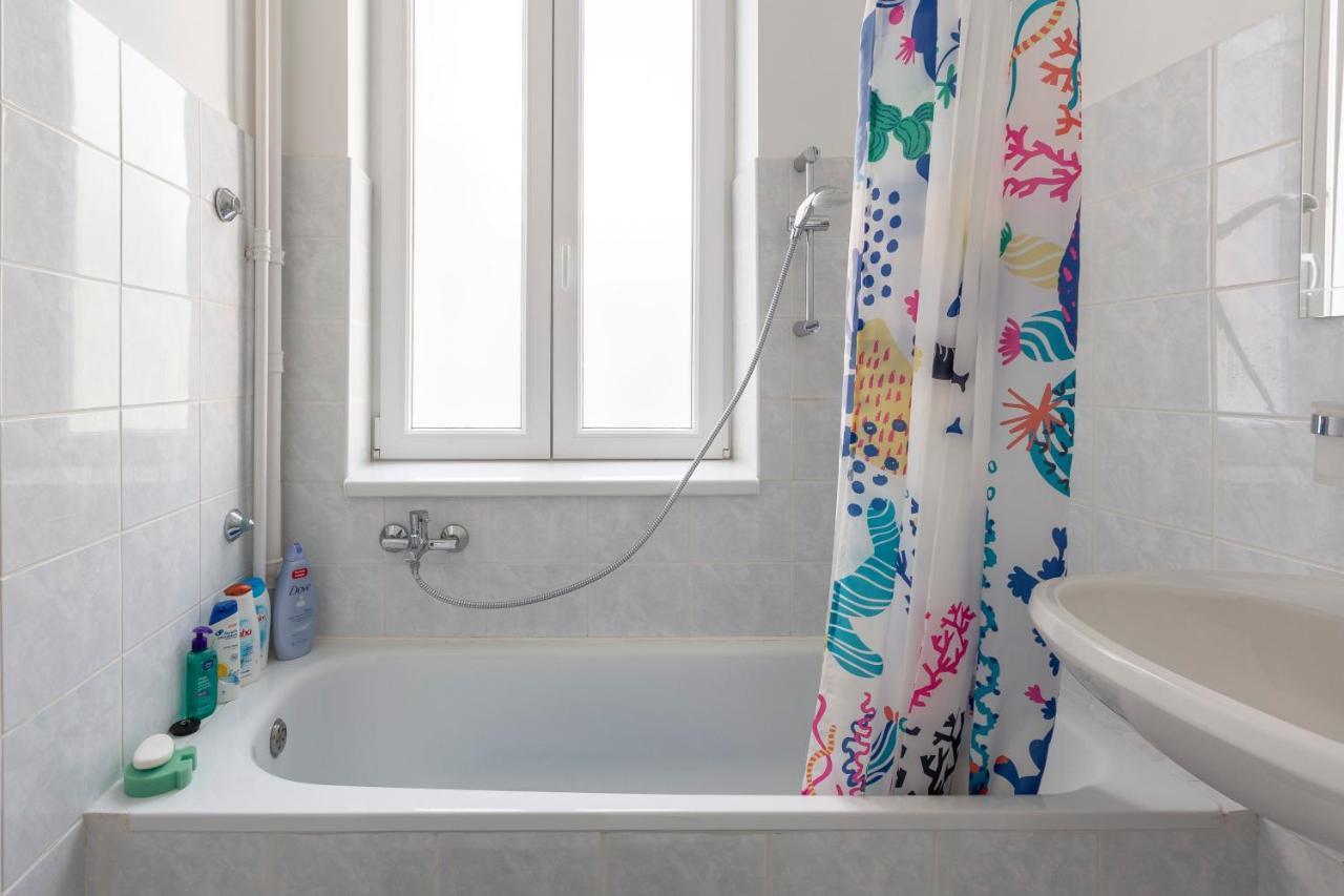 Gorgeous Flat Right Near The City Center Budapest Bagian luar foto