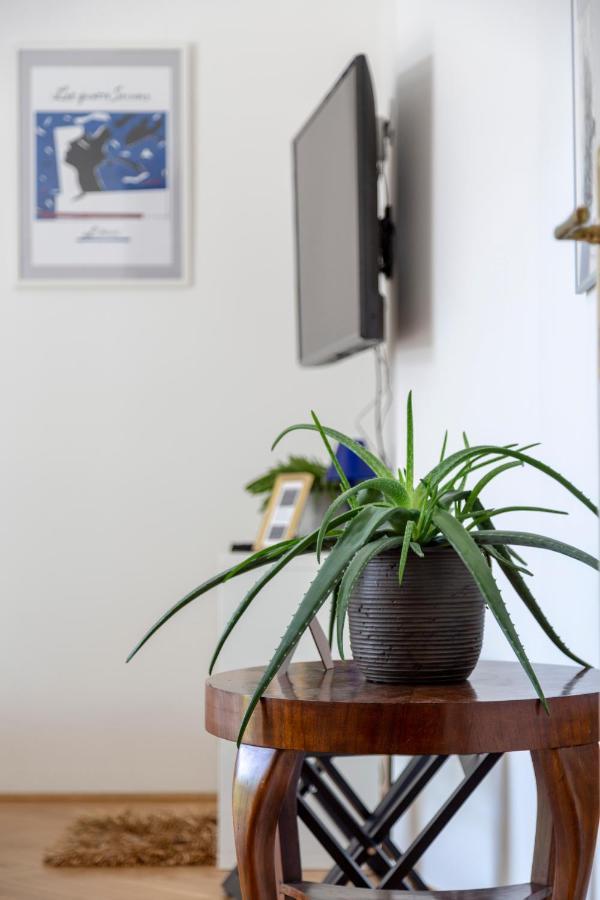 Gorgeous Flat Right Near The City Center Budapest Bagian luar foto