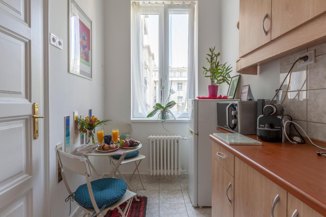 Gorgeous Flat Right Near The City Center Budapest Bagian luar foto