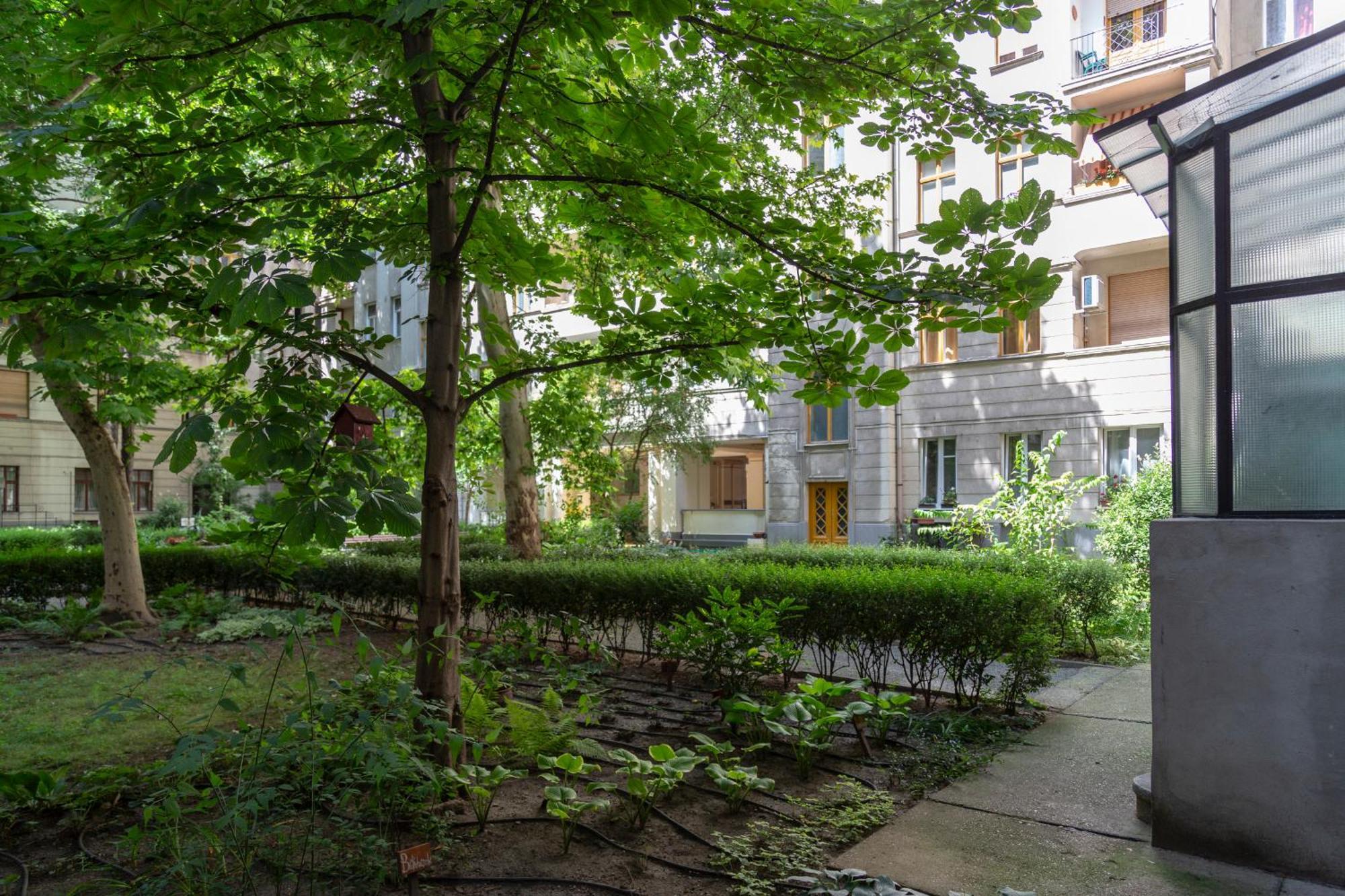 Gorgeous Flat Right Near The City Center Budapest Bagian luar foto